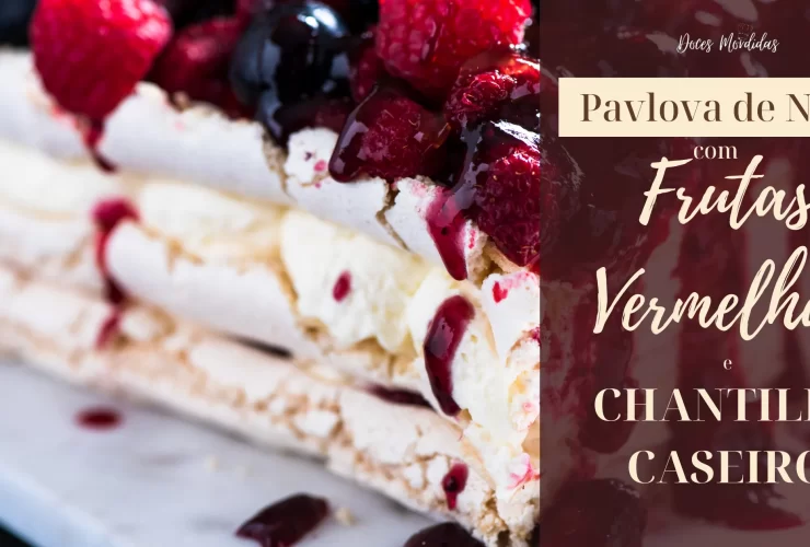 Pavlova de Natal com Frutas Vermelhas e Chantilly Caseiro